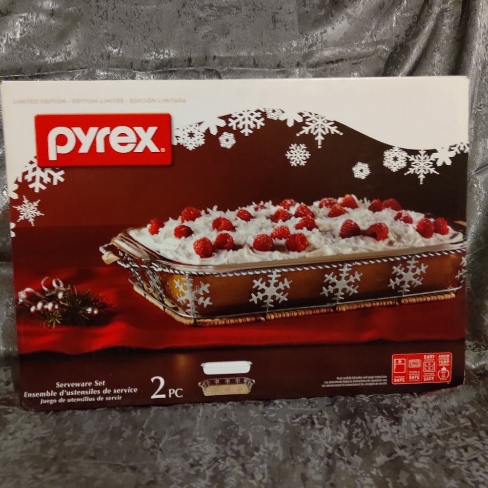 New  Limited edition, 3qt. Server set by Pyrex